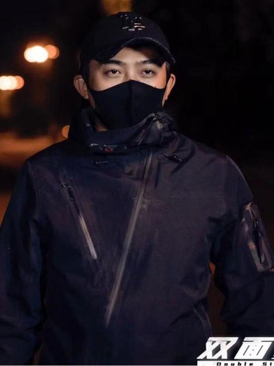 Anh Hùng Hai Mặt 2025