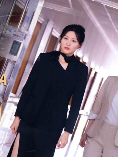 Chị Gái Năm Mươi Xinh Đẹp và Ngầu 2025